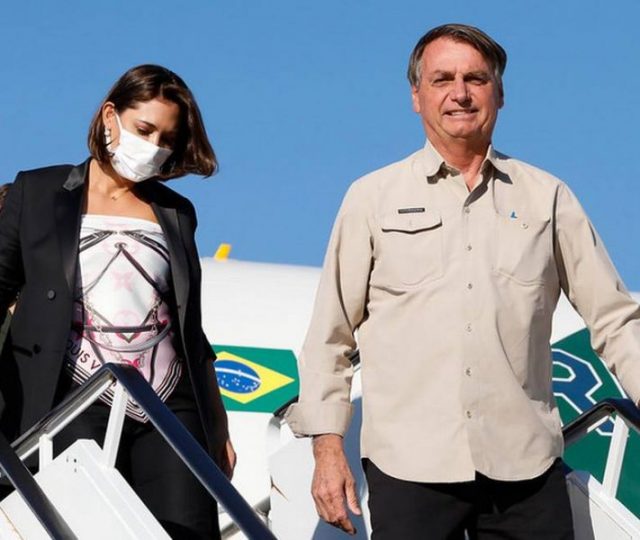 Bolsonaro libera voos na classe executiva para ministros em viagens internacionais de mais de sete horas