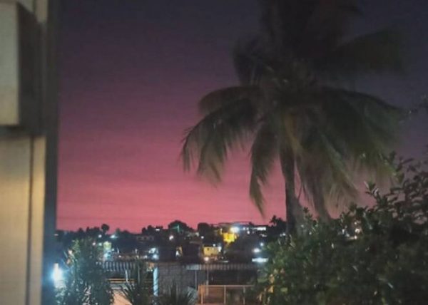 Cinzas do vulcão de Tonga mudam a cor do céu no Rio