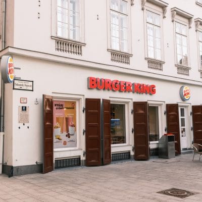 Burger King dá whopper de graça para quem fizer denúncias de fake news
