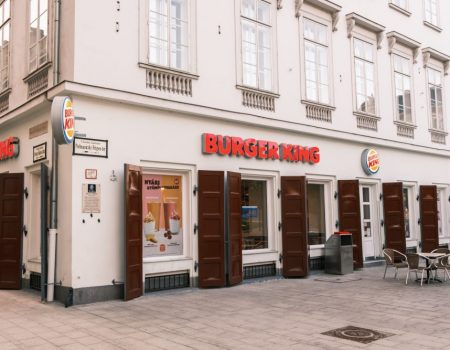 Burger King dá whopper de graça para quem fizer denúncias de fake news