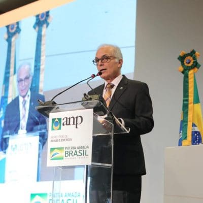 Governo arrecada R$ 422,4 milhões em leilão de petróleo