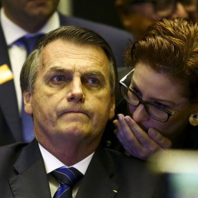 Quais crimes Bolsonaro pode ter cometido ao falsificar seu cartão de vacina?