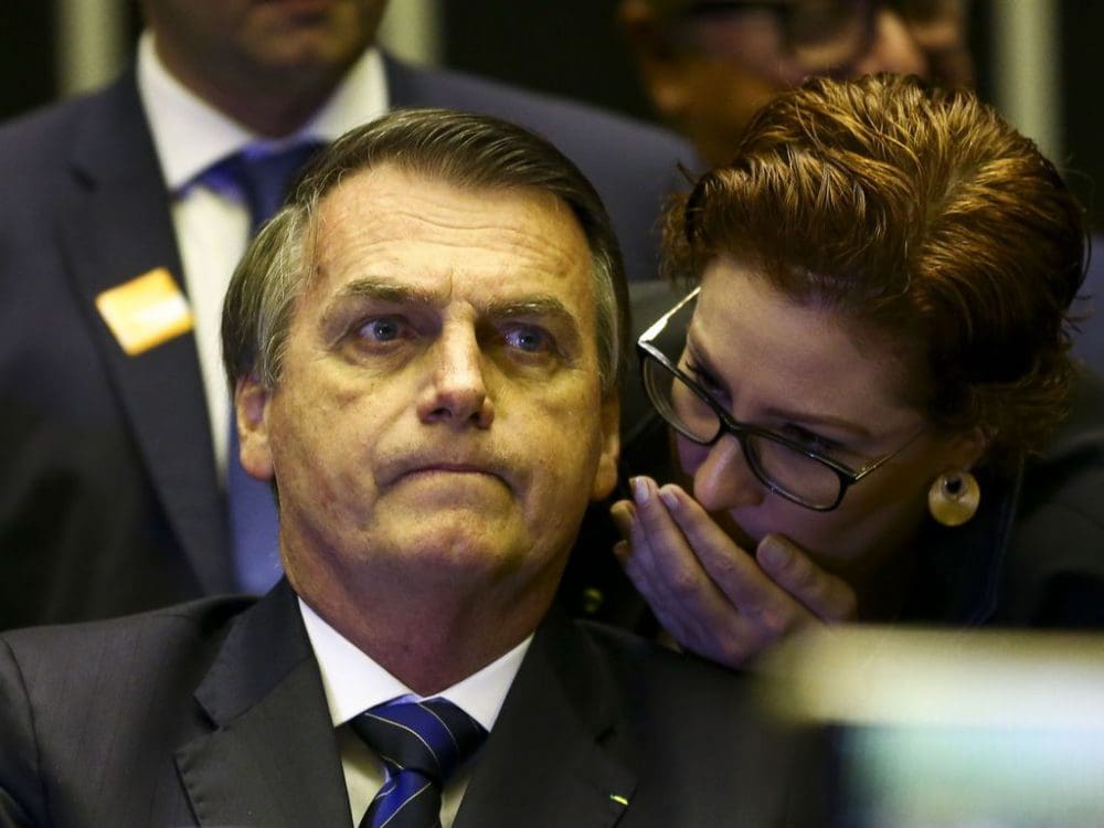 Quais crimes Bolsonaro pode ter cometido ao falsificar seu cartão de vacina?