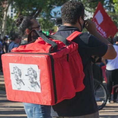 Entregadores de aplicativos fazem manifestação por melhores condições de trabalho