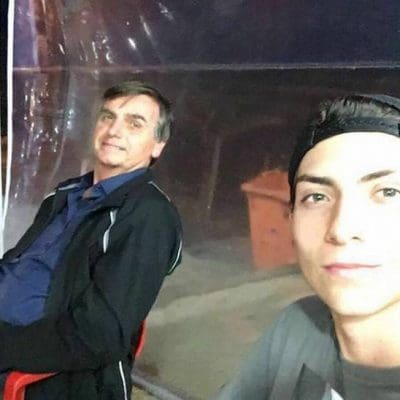 Empresários buscaram ajuda de filho mais novo de Bolsonaro para reunião com presidente, indica investigação