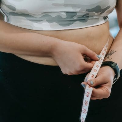 Por que médicos recomendam que medida da sua cintura seja menor que metade da sua altura