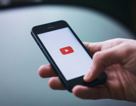 YouTube se une a jornalistas para lançar programa contra fake news