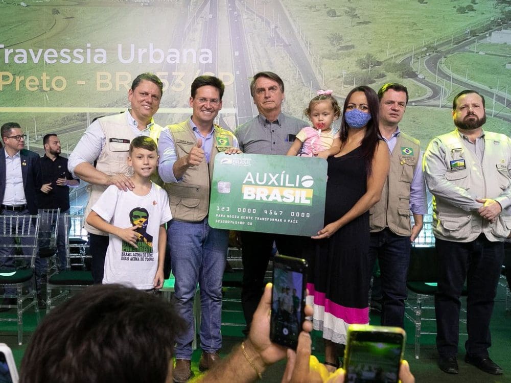 Auxílio Brasil passará a ser pago a 20,3 milhões de famílias a partir do dia 9