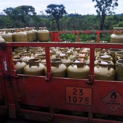 Preço do gás de cozinha é o maior do século e afeta 9,4% do salário mínimo