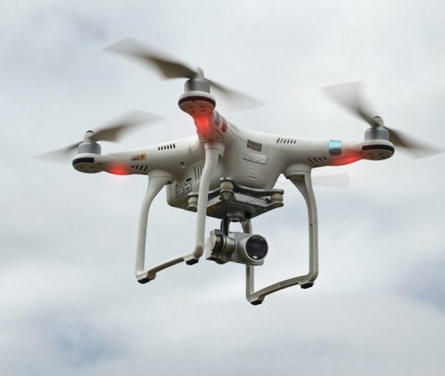 Polícia usa drones e câmeras para multar a distância