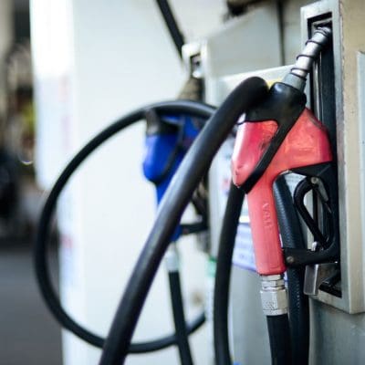 Etanol tem queda de preço em 14 estados e no DF, mas ainda não compensa frente à gasolina