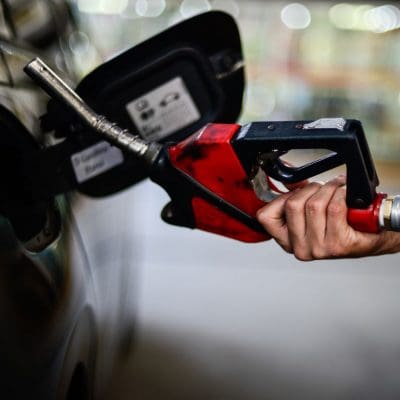 Gasolina sobe 3,44% em setembro e etanol se torna mais vantajoso em 15 estados