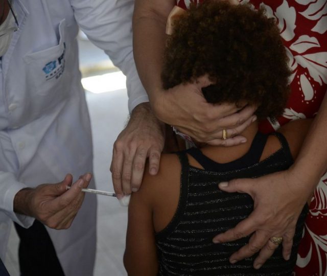 Prefeitura do Rio discute fim do passaporte da vacina nesta segunda-feira (25)
