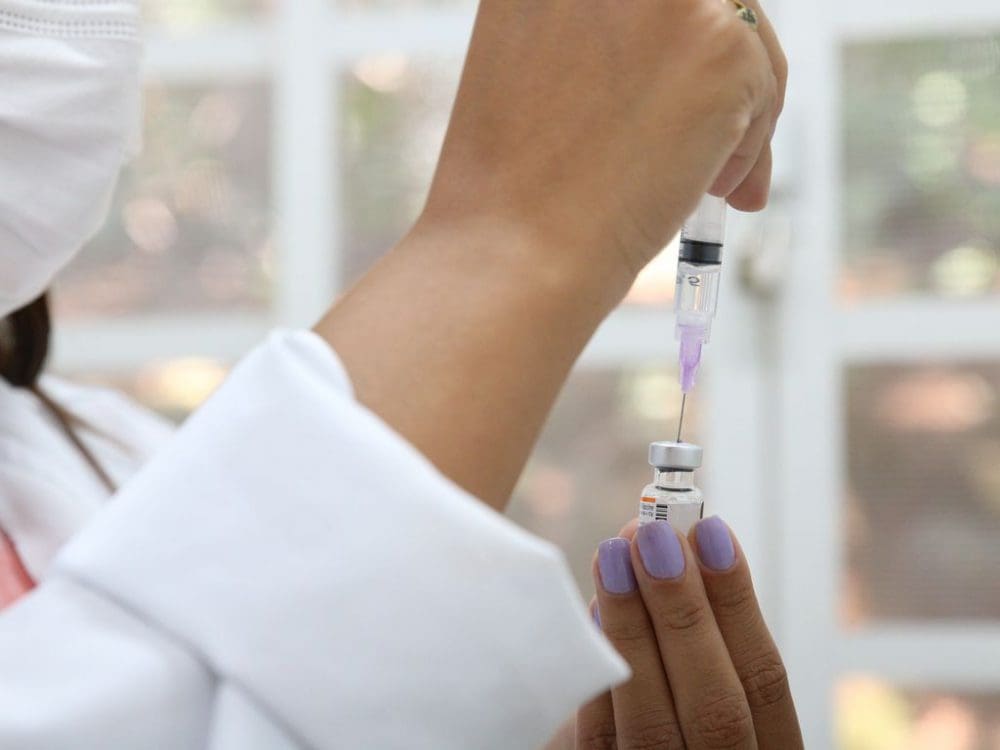Anvisa aprova vacina da Pfizer contra Covid-19 para crianças de 6 meses a 4 anos
