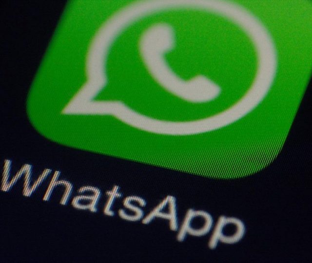 Whatsapp enfrenta instabilidade por quase 2 horas. Facebook e Instagram também são alvo de queixas