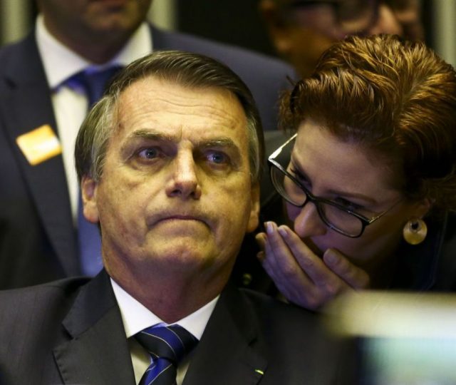 Quais crimes Bolsonaro pode ter cometido ao falsificar seu cartão de vacina?
