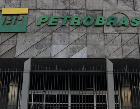 Petrobras lucra R$ 44,5 bilhões e anuncia R$ 48,5 bilhões em dividendos
