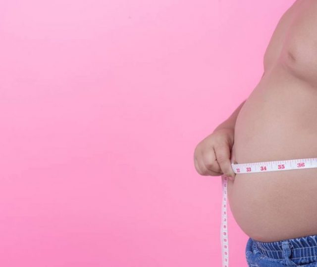 Crianças brasileiras estão ficando mais altas e mais obesas, revela estudo