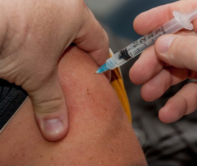 OMS estabelece novos critérios e prazos para vacinação contra covid-19