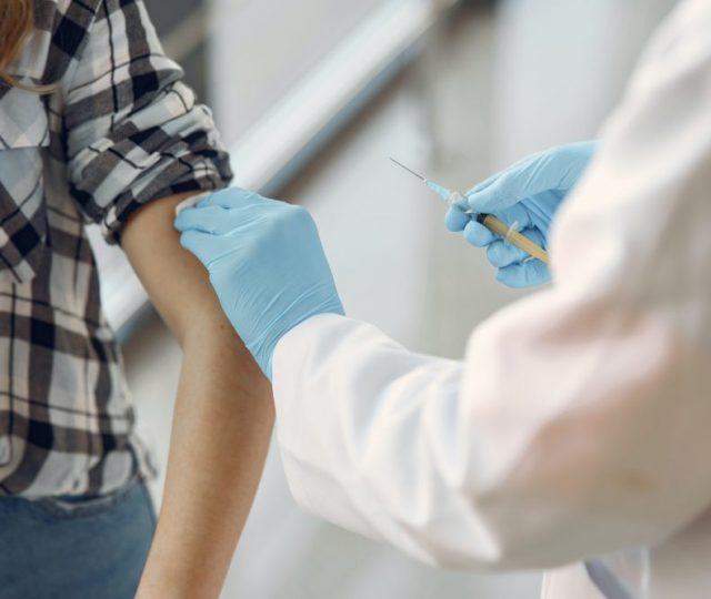 Anvisa renova autorização de uso emergencial de vacinas e medicamentos contra Covid-19