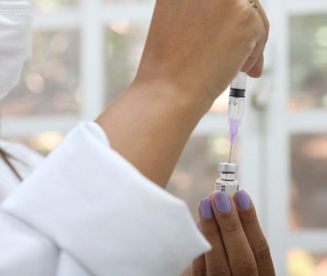 Os benefícios da vacinação contra a poliomielite e os riscos dos movimentos antivacinas
