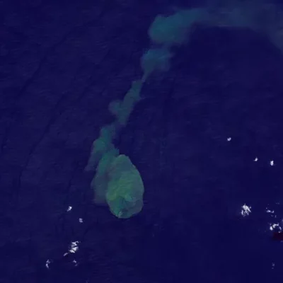 Satélite da Nasa capta imagens da erupção de vulcão submarino Kavachi