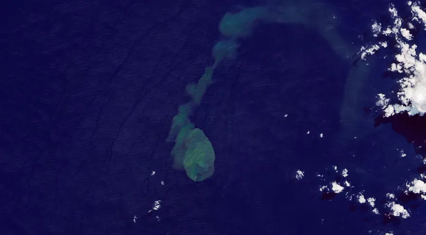 Satélite da Nasa capta imagens da erupção de vulcão submarino Kavachi