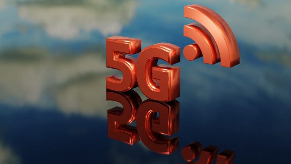 Excesso de fios em postes das grandes cidades é obstáculo para redes 5G