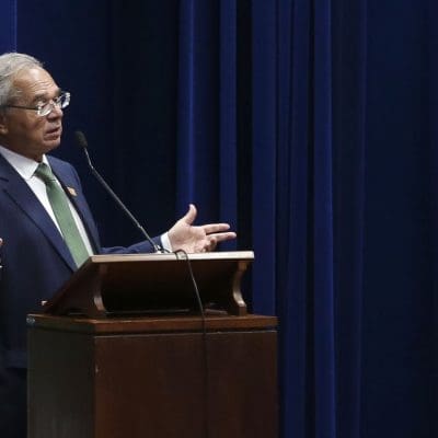 Vamos tributar a poluição, vamos premiar as inovações tecnológicas, diz Guedes