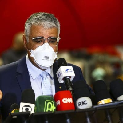 Senado adota pauta negacionista e chama médium para debate