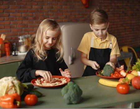 Crianças vegetarianas e carnívoras têm crescimento e nutrição semelhantes, diz estudo
