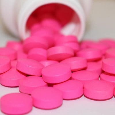 Uso de ibuprofeno aumenta o risco de dor crônica na região lombar, mostra estudo