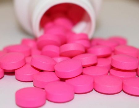 Uso de ibuprofeno aumenta o risco de dor crônica na região lombar, mostra estudo