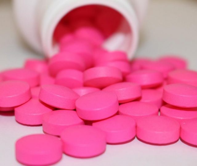 Uso de ibuprofeno aumenta o risco de dor crônica na região lombar, mostra estudo