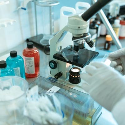 Defesa da ciência vira disciplina obrigatória nos cursos de Saúde