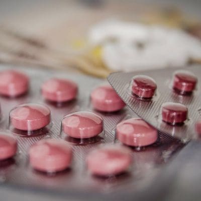 CMED estabelece limite de 4,5% para reajuste de medicamentos no Brasil