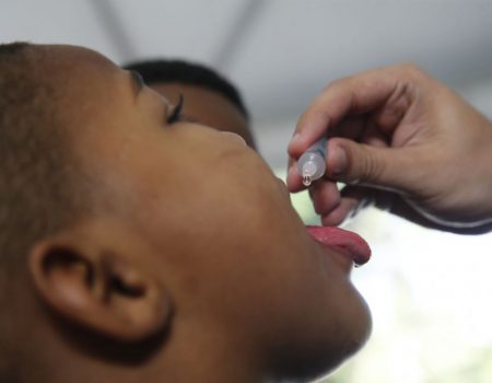 Baixa cobertura vacinal de poliomielite acende alerta para risco de volta da doença