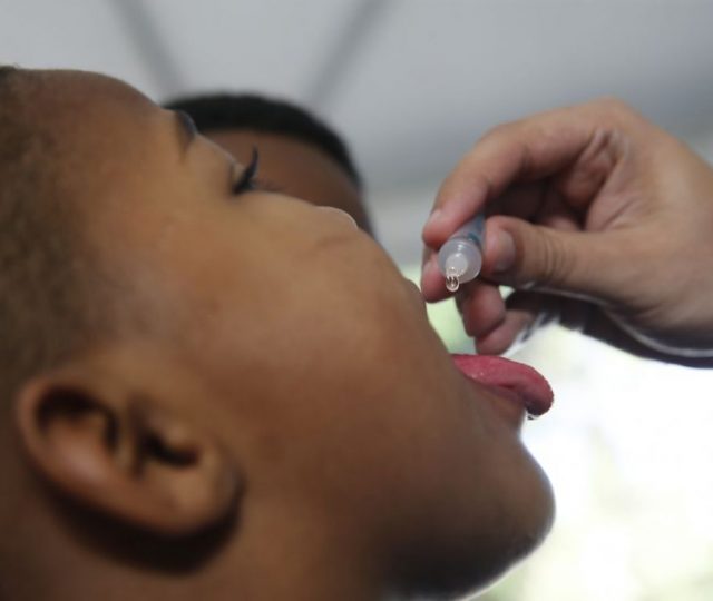 Baixa cobertura vacinal de poliomielite acende alerta para risco de volta da doença