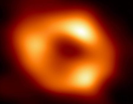 Astrônomos obtêm imagem do buraco negro no centro da Via Láctea