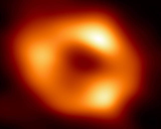 Astrônomos obtêm imagem do buraco negro no centro da Via Láctea