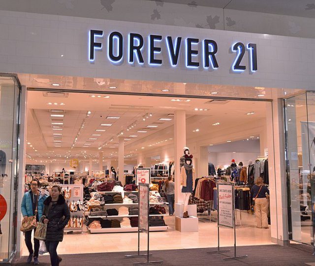 Forever 21 deve fechar todas as lojas no Brasil até domingo