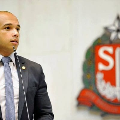 YouTube suspende canal da Assembleia de SP após exibir vídeo negacionista da Covid