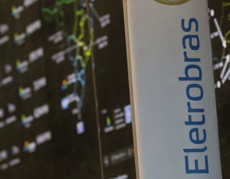 Ações da Eletrobras valorizam mais em 2 semanas do que o retorno de um ano do FGTS