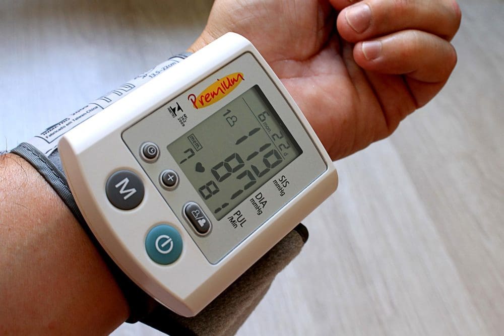 COVID-19 pode desestabilizar a pressão arterial em pacientes com hipertensão