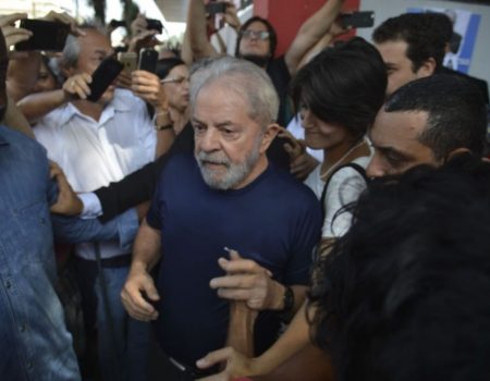 Lula se hospeda em suíte presidencial em hotel de luxo em Brasília; diária é de R$ 6 mil