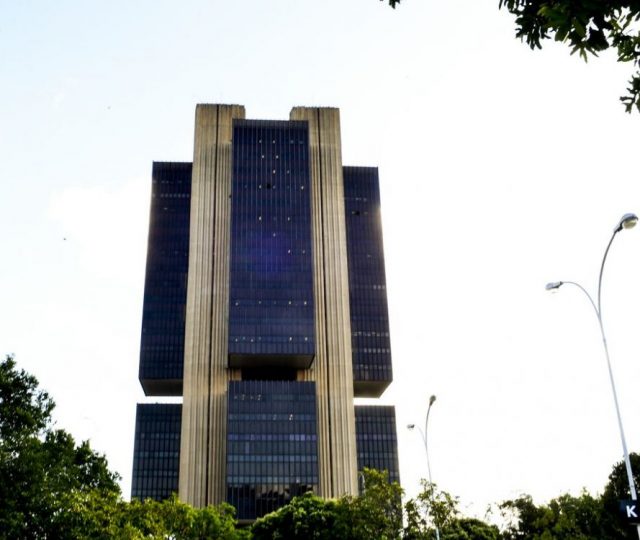 Banco Central promove 12ª alta seguida nos juros e Selic chega a 13,75% ao ano