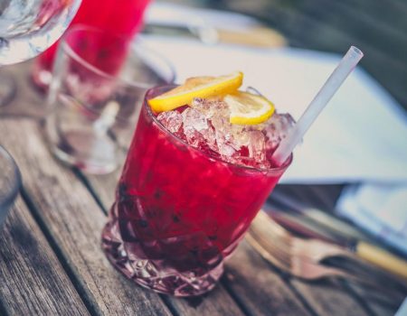 Beber com moderação pode reduzir o risco de doenças cardíacas, diz estudo