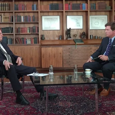 Em TV Americana, Bolsonaro defende medicamento ineficaz contra covid e questiona eficácia da vacinação