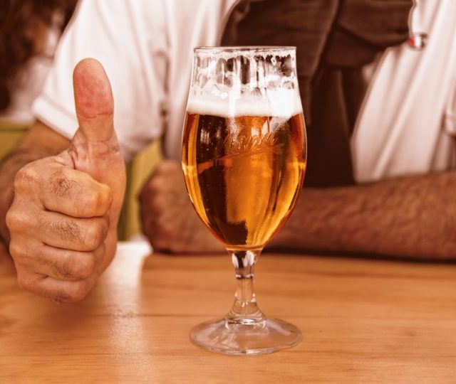 Cerveja deve ficar mais cara nos bares e restaurantes em agosto