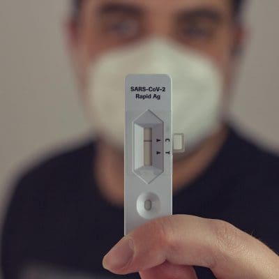 COVID-19 e gripe sazonal podem causar problemas de saúde a longo prazo, diz estudo